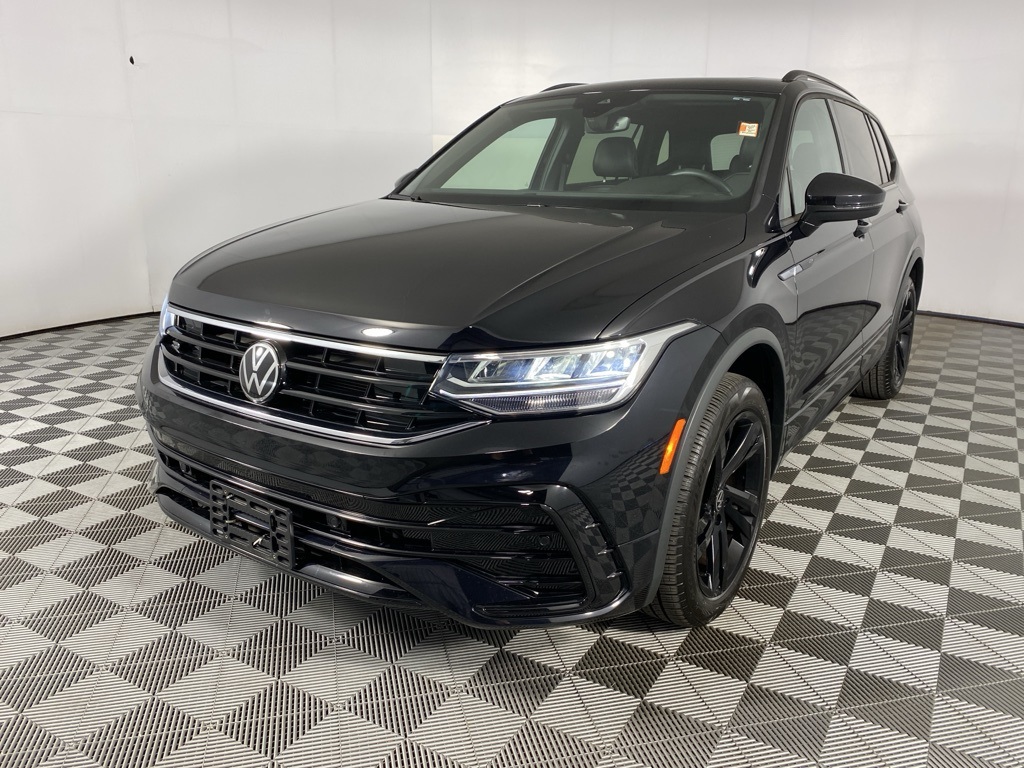 2024 Volkswagen Tiguan SE R-Line Black photo 3