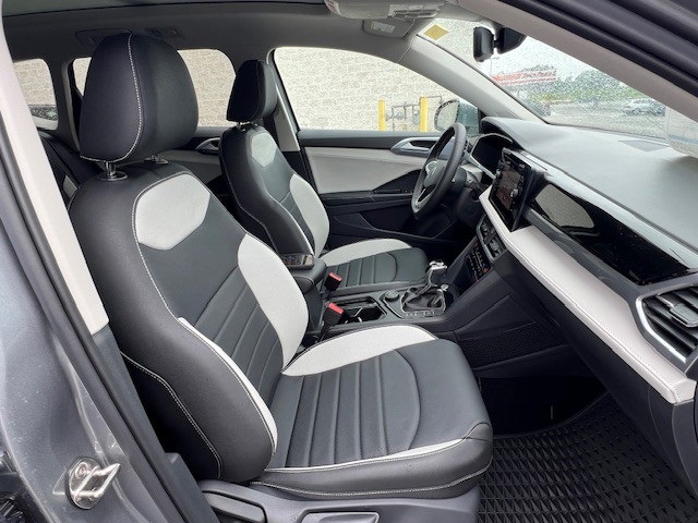 2025 Volkswagen Taos SEL photo 17