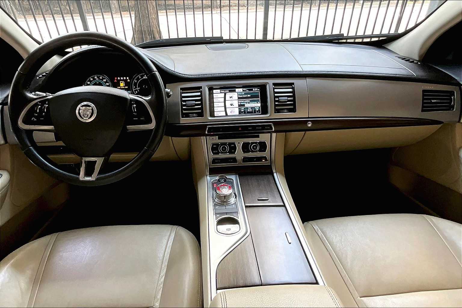 2012 Jaguar XF photo 15