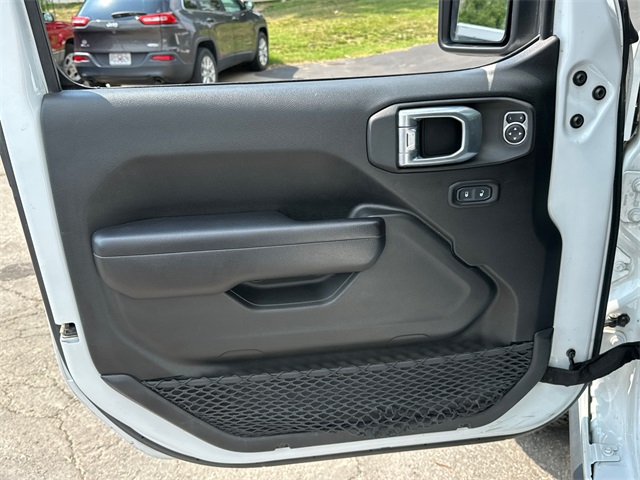 2021 Jeep Gladiator Willys photo 25