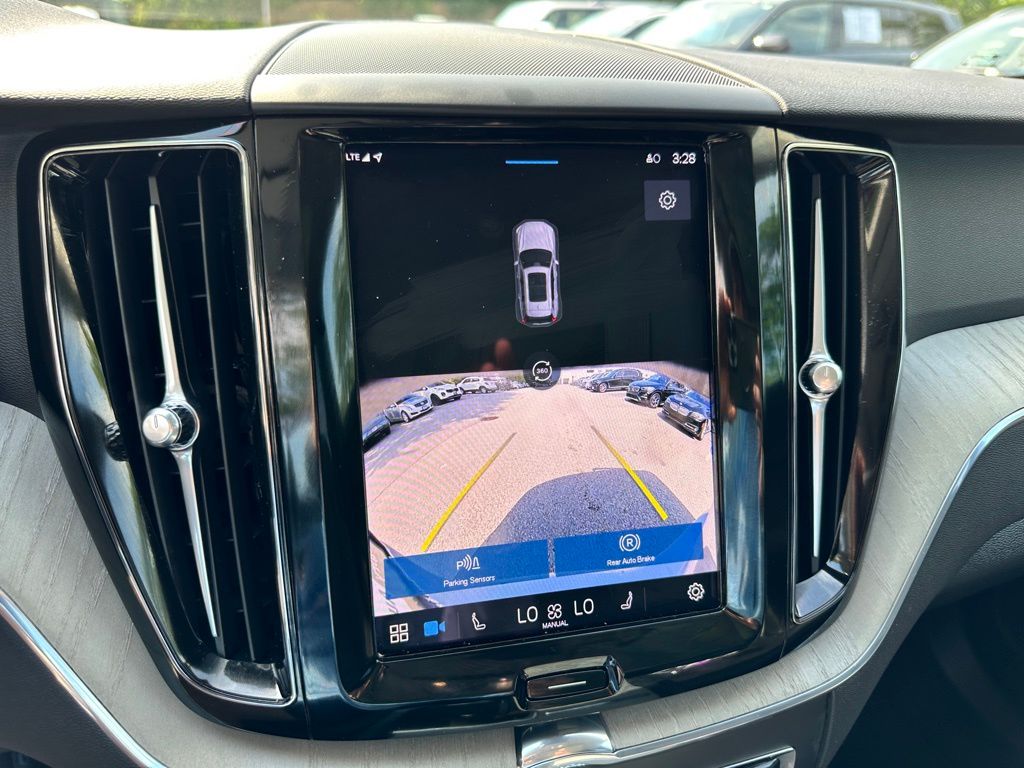 2025 Volvo XC60 B5 Plus photo 16