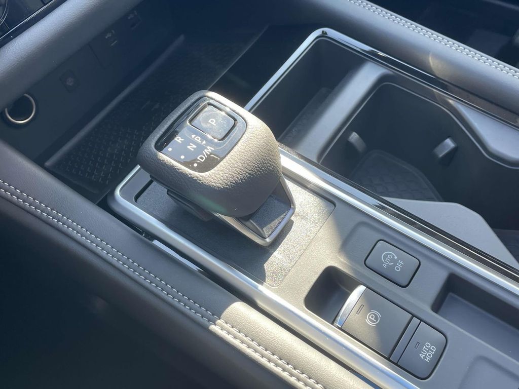2025 Nissan Pathfinder Platinum photo 29