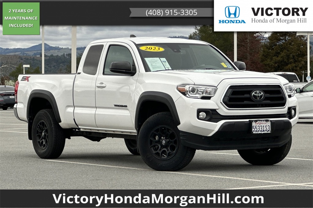 2023 Toyota Tacoma SR5's photo