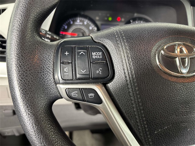2017 Toyota Sienna LE photo 17