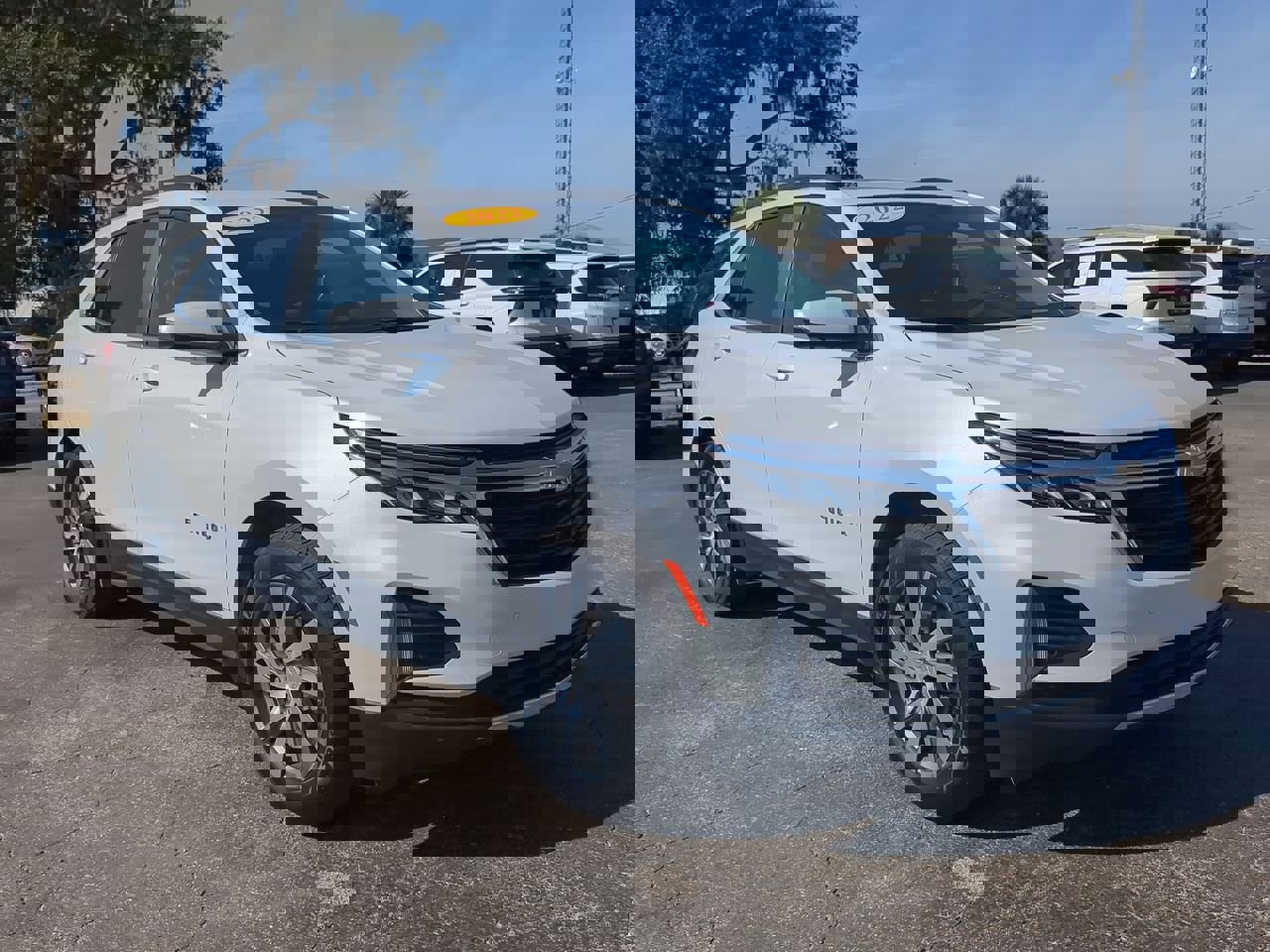 2022 Chevrolet Equinox LT photo 2