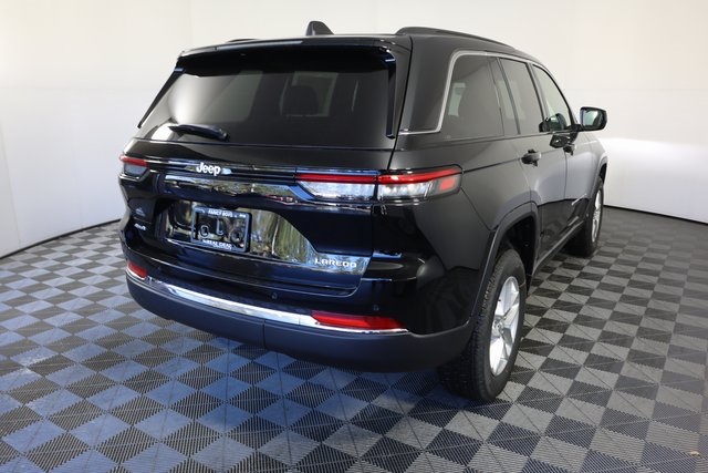 2025 Jeep Grand Cherokee Laredo photo 2