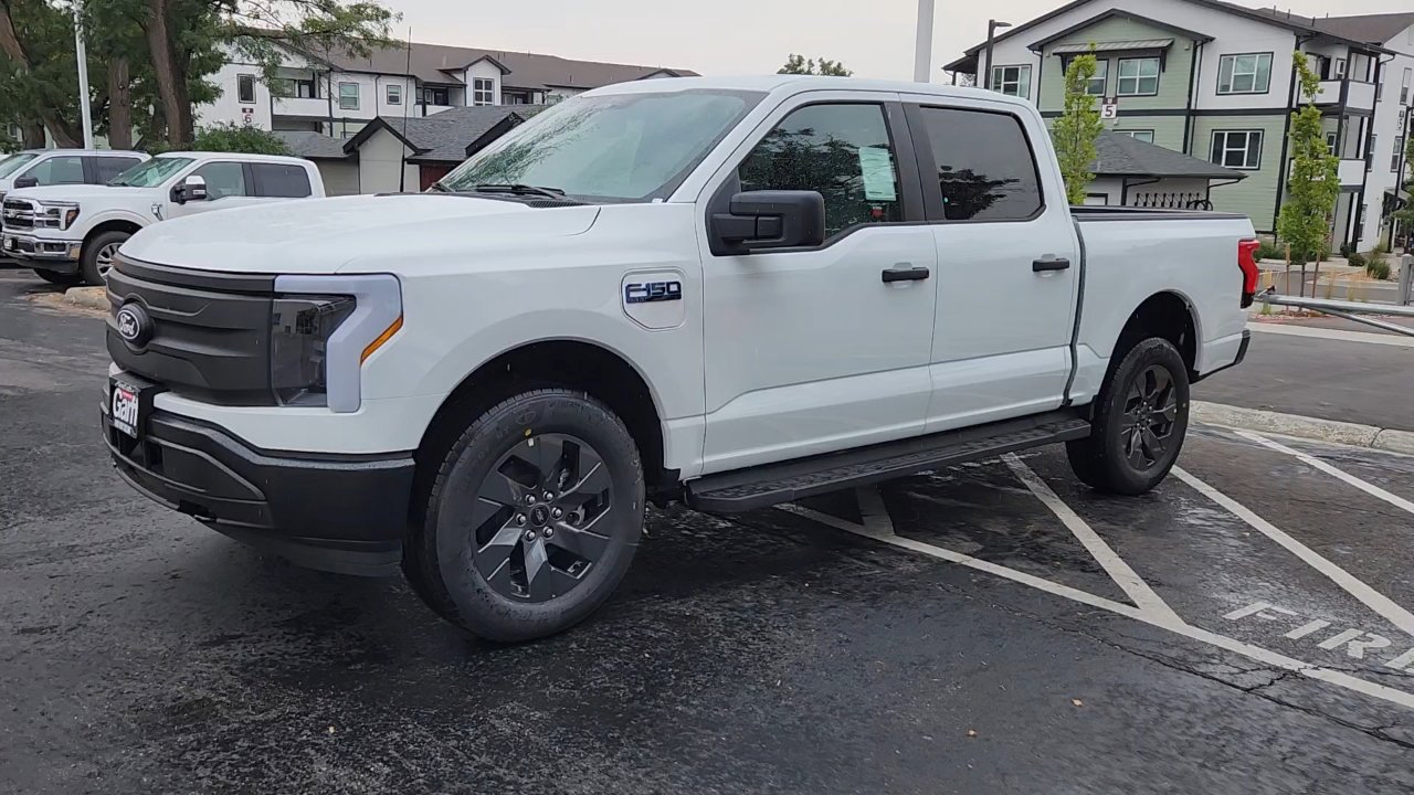 2025 Ford F-150 Lightning photo 2