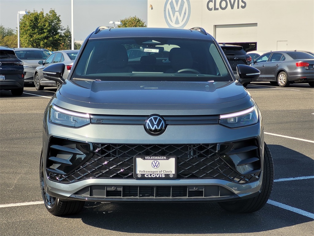 2026 Volkswagen Tiguan SE R-Line Black photo 2