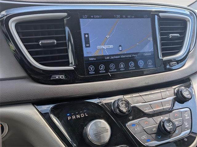 2017 Chrysler Pacifica Touring L photo 16