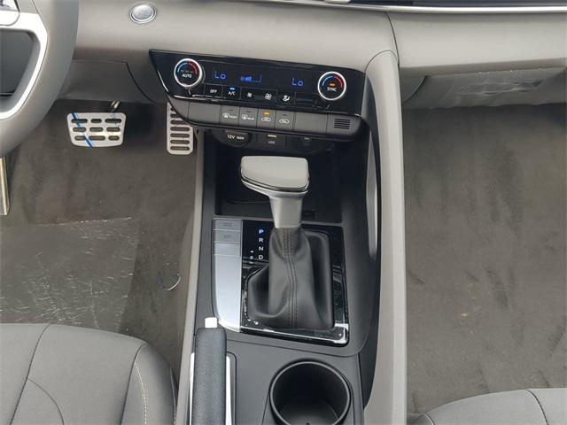 2025 Hyundai Elantra SEL Sport photo 17