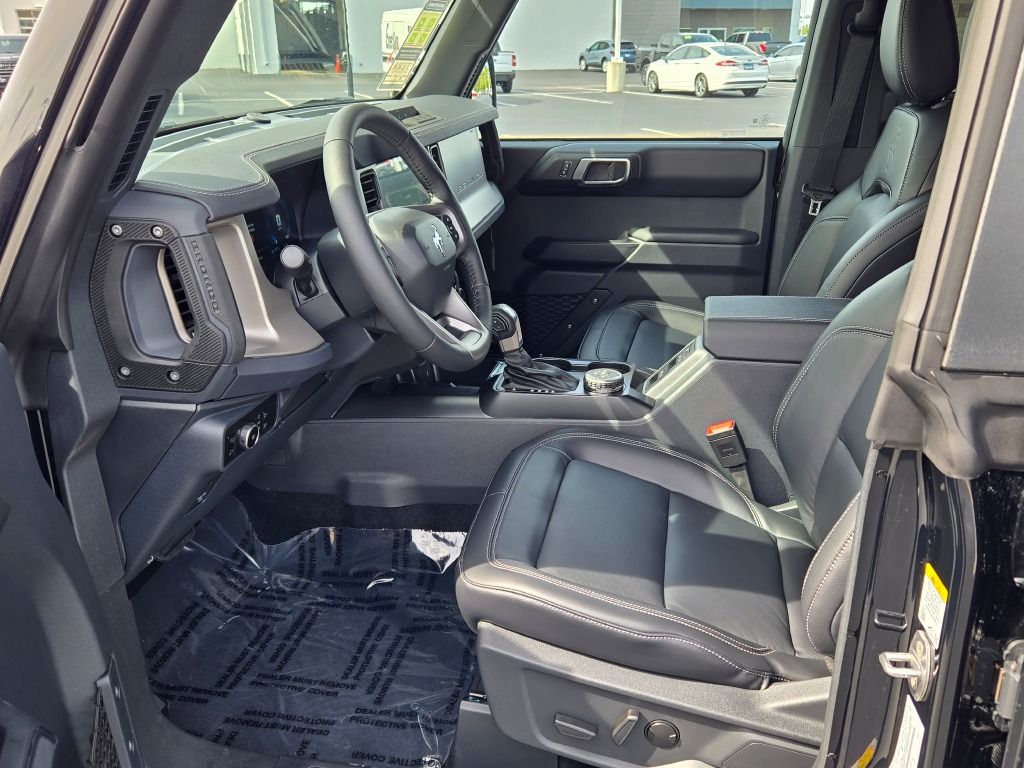 2025 Ford Bronco Outer Banks photo 17