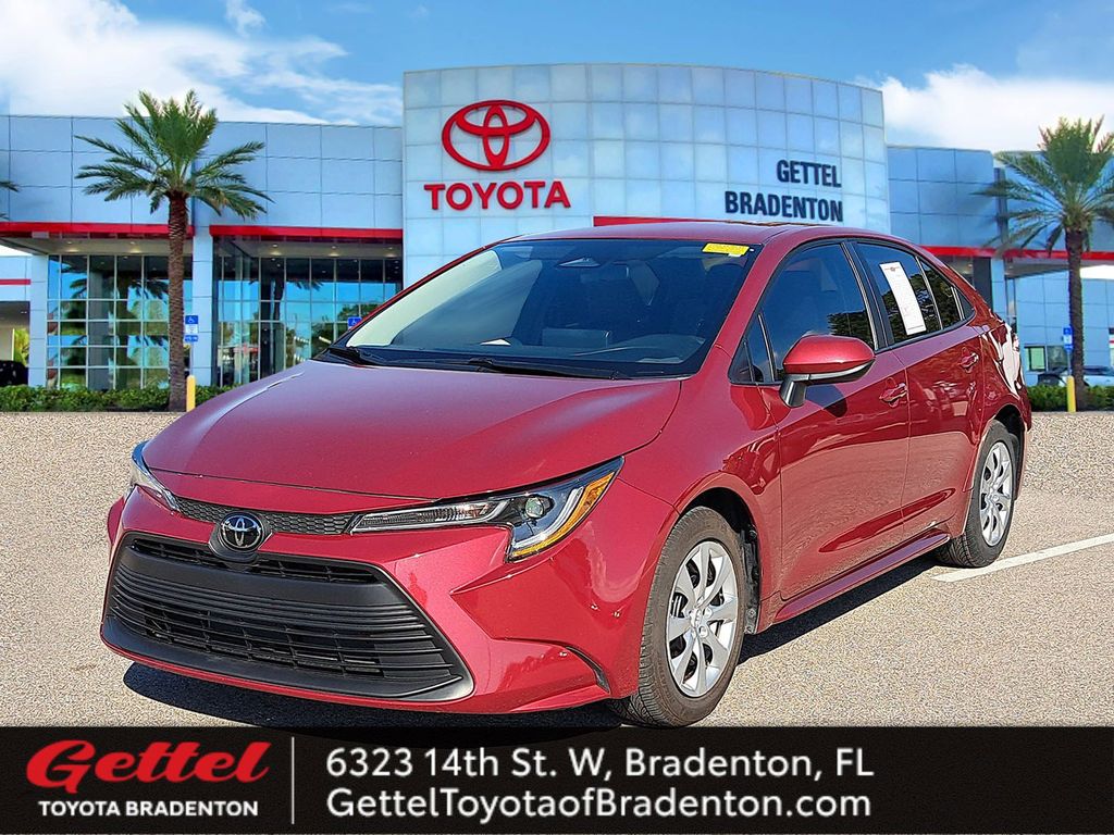 2025 Toyota Corolla LE's photo