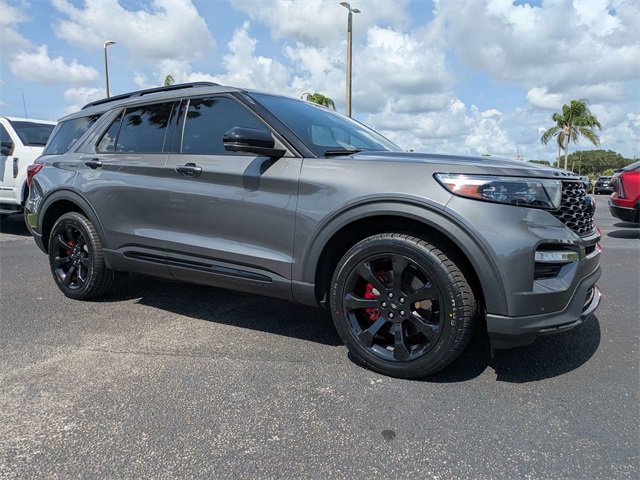2023 Ford Explorer ST photo 2