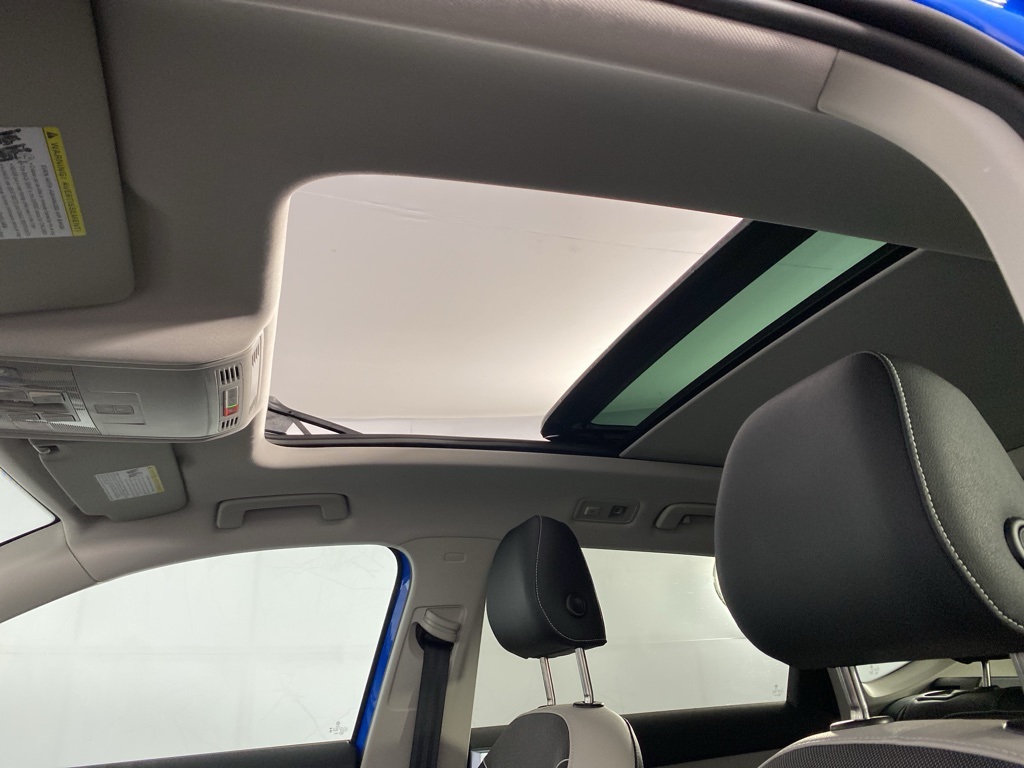 2025 Volkswagen Taos SE photo 2