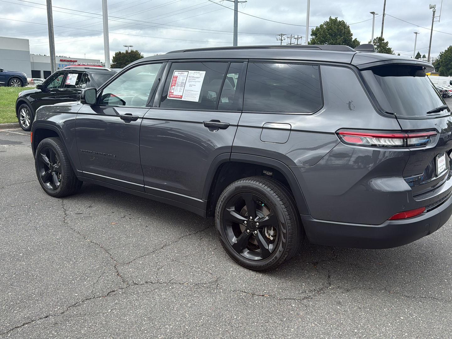 2024 Jeep Grand Cherokee Limited photo 3