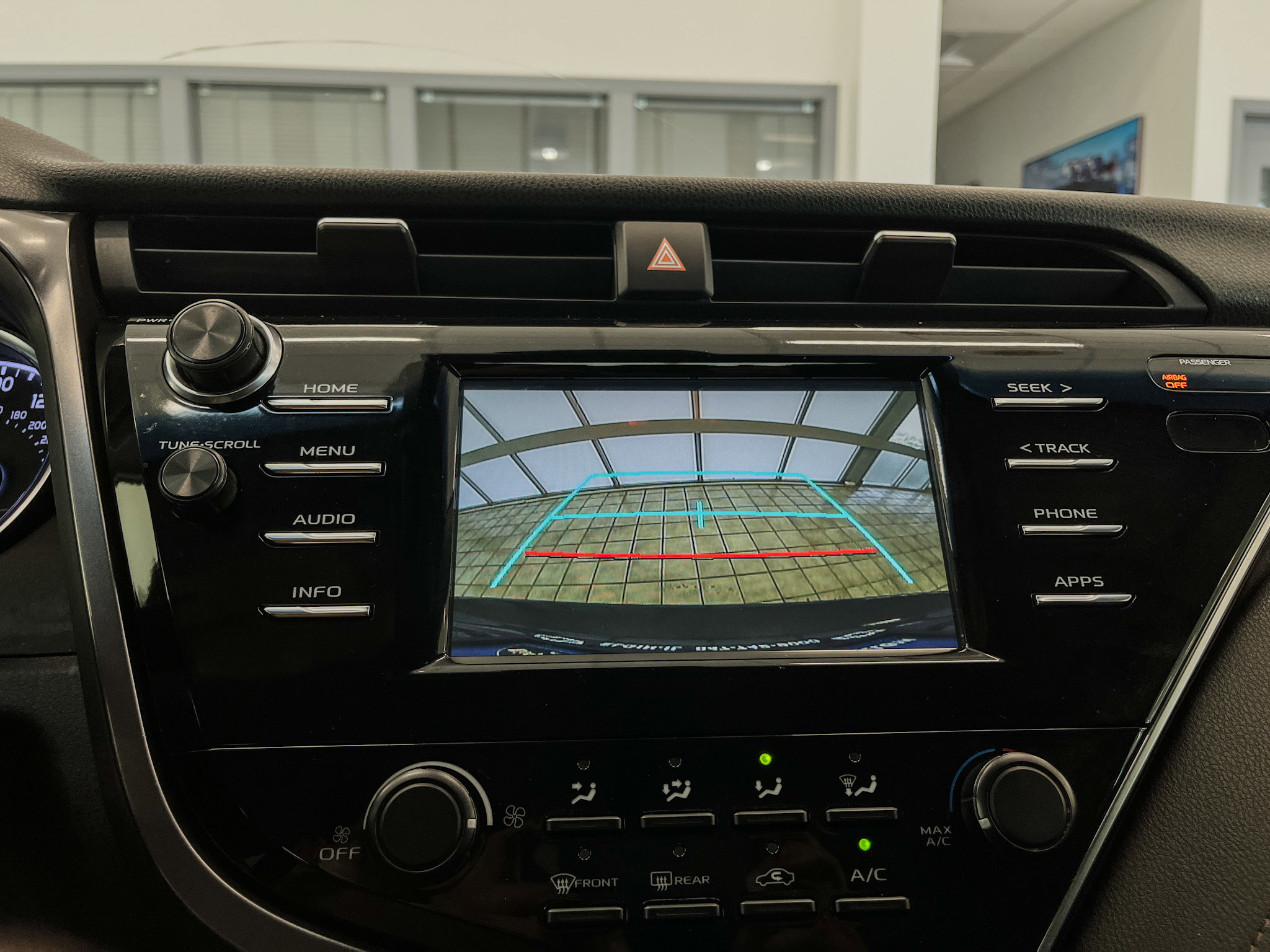 2018 Toyota Camry LE photo 22