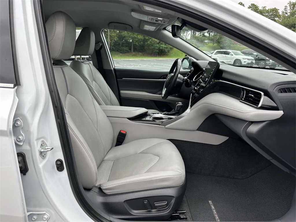 2022 Toyota Camry Hybrid XLE photo 11