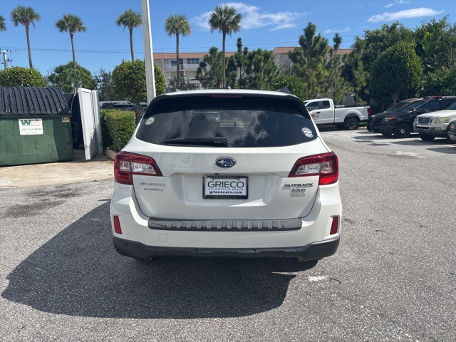 2017 Subaru Outback 3.6R Touring photo 2