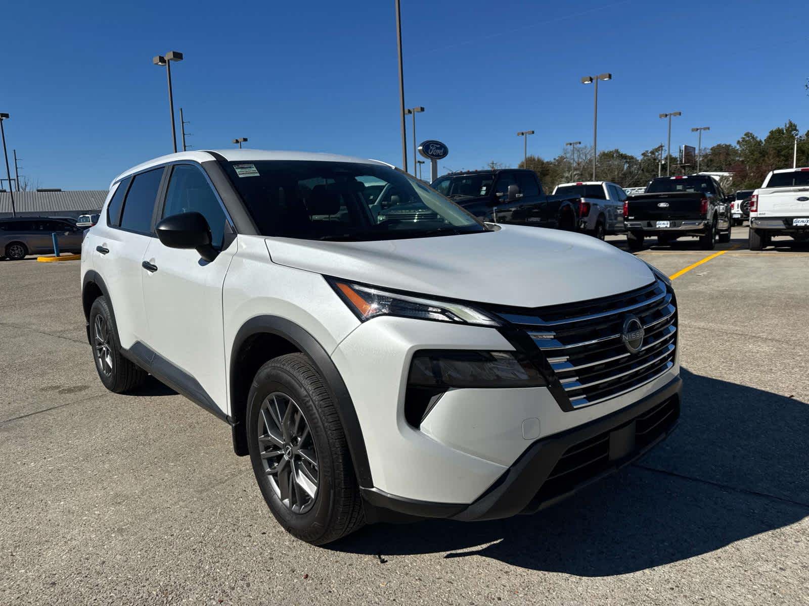 2025 Nissan Rogue S's photo