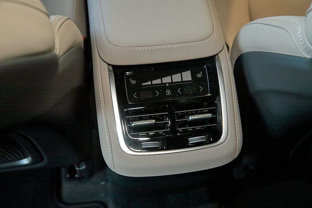 2026 VOLVO XC90 - Image 19