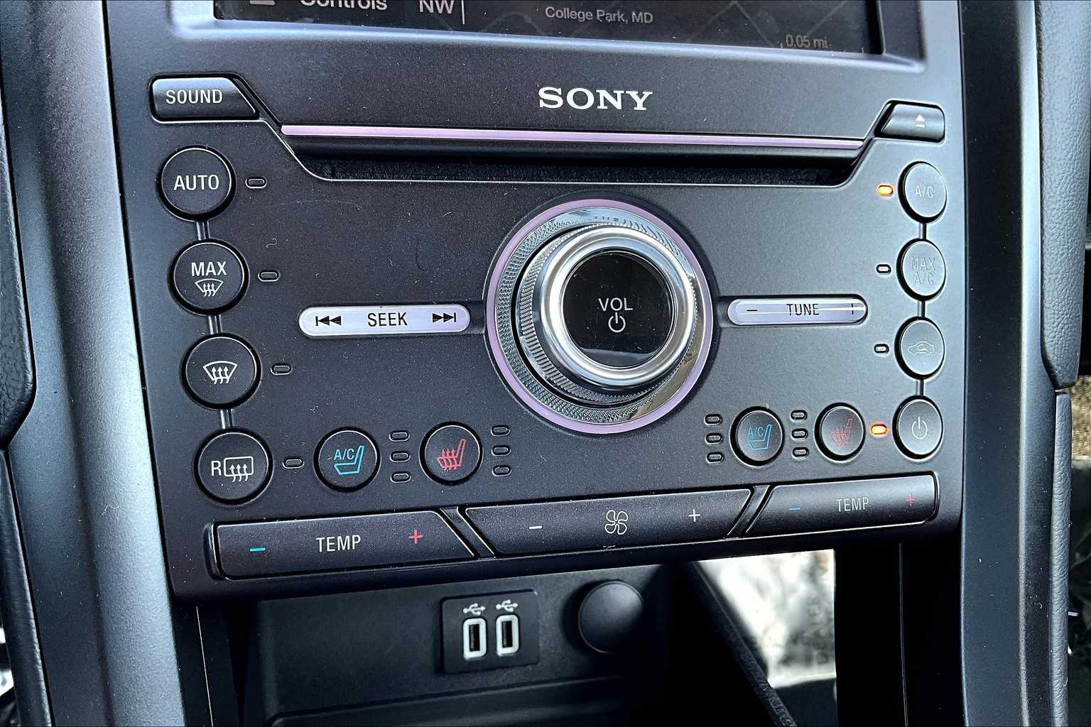 2019 Ford Fusion Hybrid Titanium photo 32
