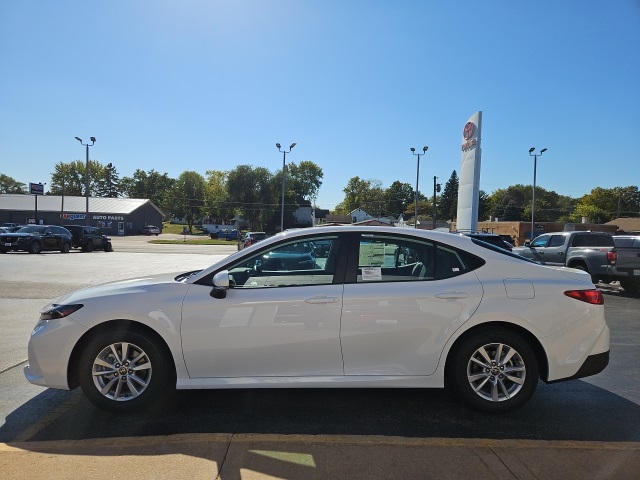 2026 Toyota Camry LE photo 2
