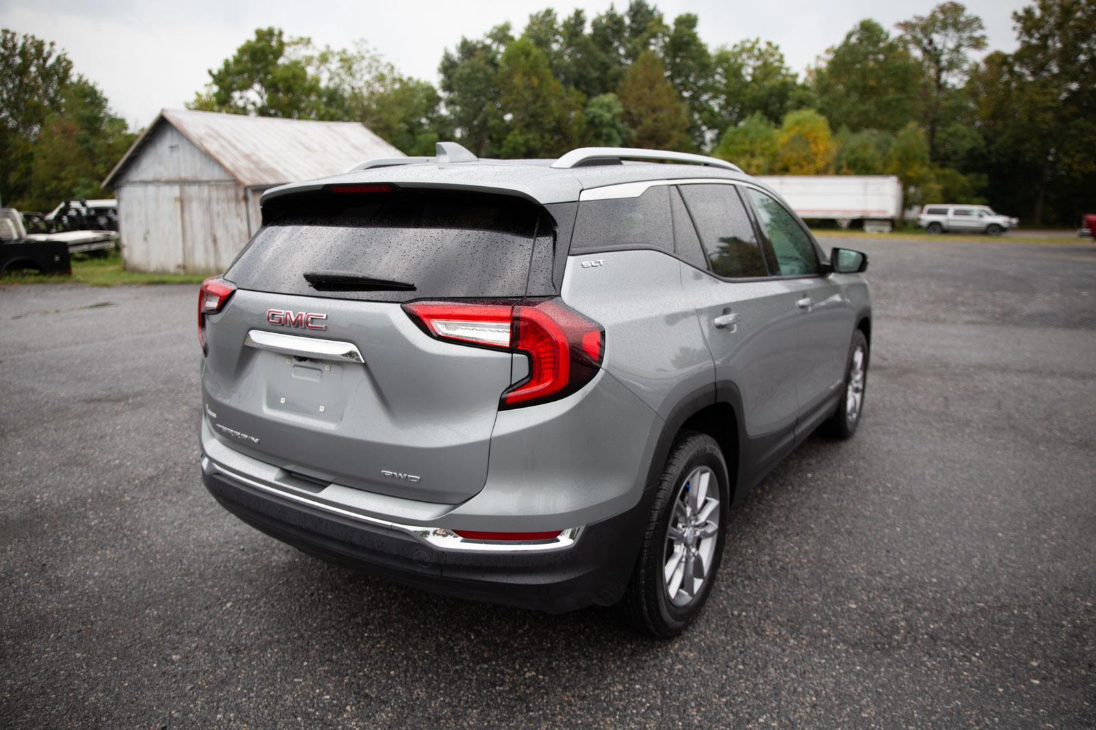 2024 Gmc Terrain SL photo 2