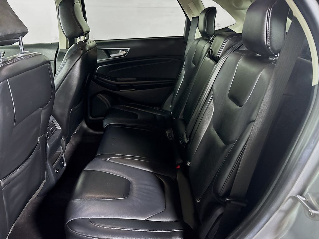 2022 Ford Edge Titanium photo 18