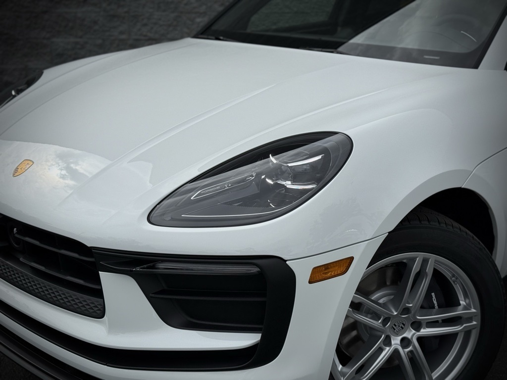 2025 Porsche Macan T photo 12