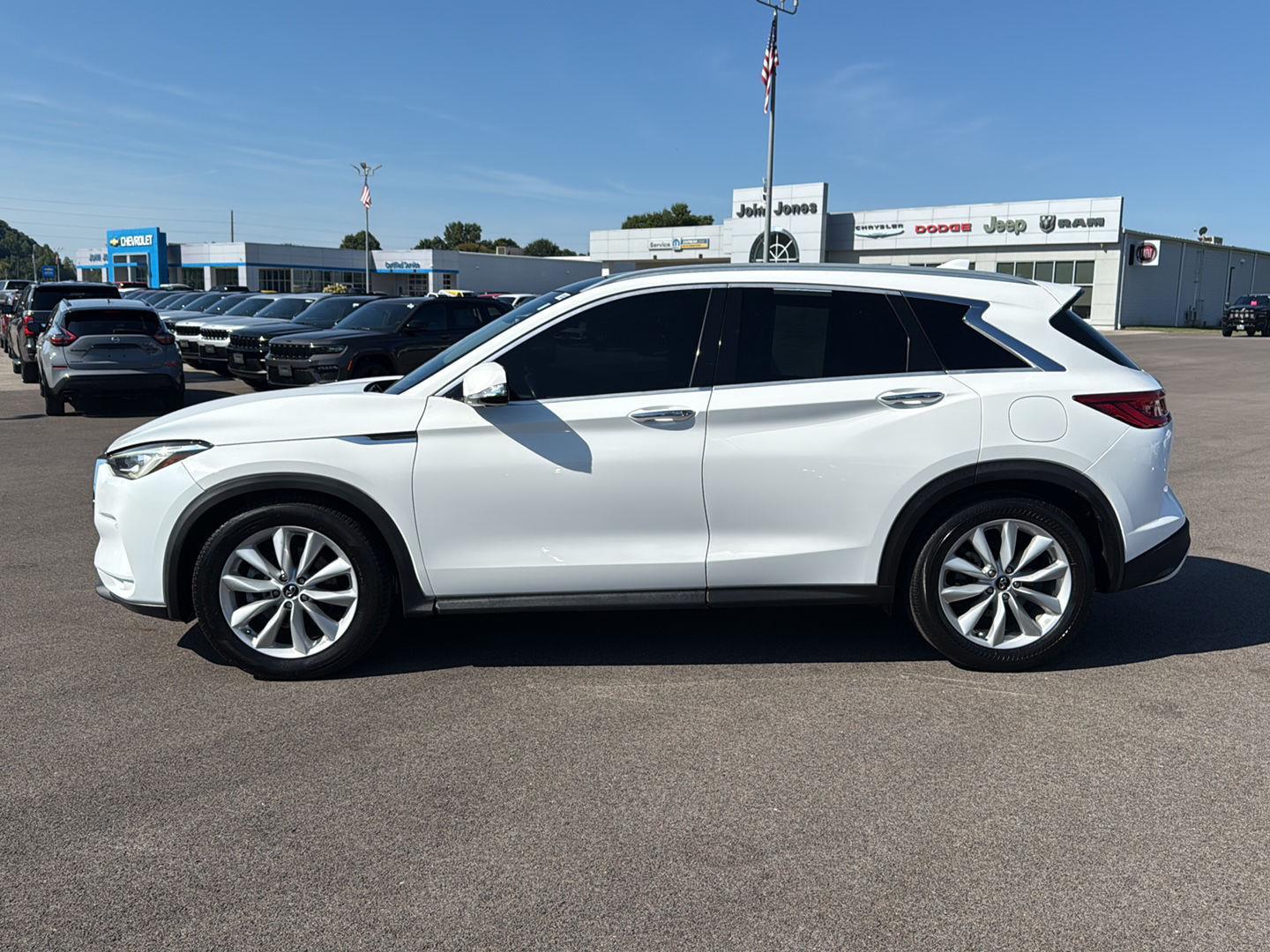 2019 Infiniti QX50 Essential photo 3