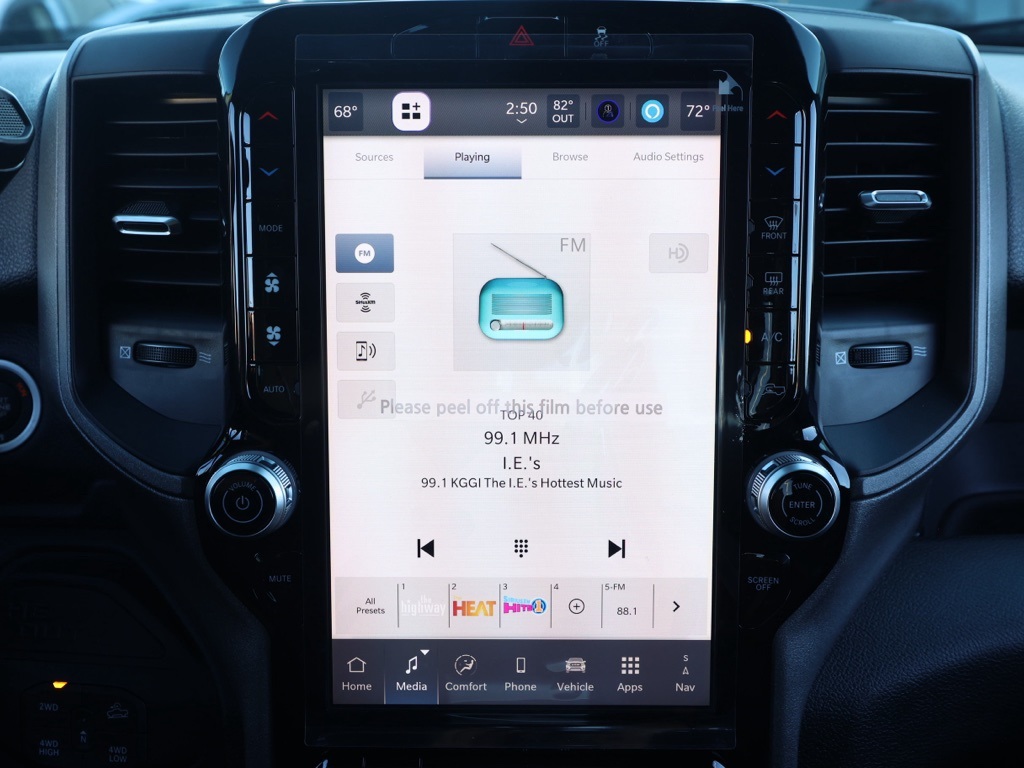 New 2026 Diamond Black Crystal Pearl-Coat Exterior Paint RAM Tradesman image 27