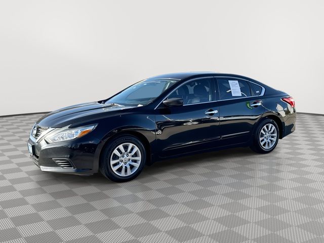 2016 Nissan Altima S's photo
