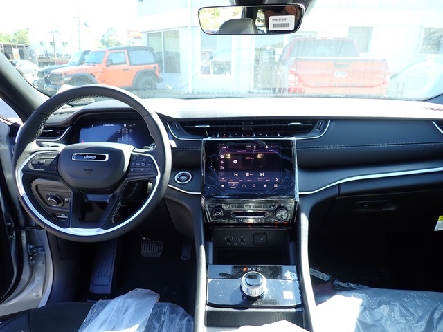 2025 Jeep Grand Cherokee Altitude X photo 12