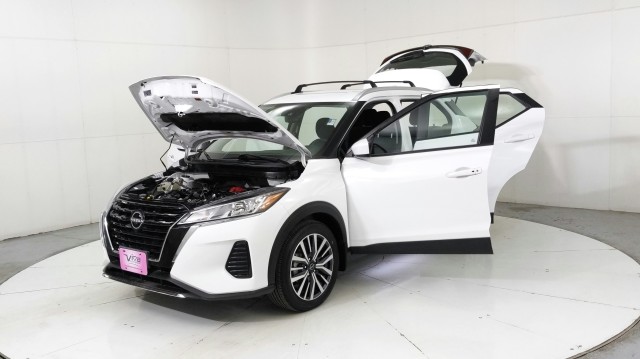 Used 2024 WHITE Nissan SV image 9