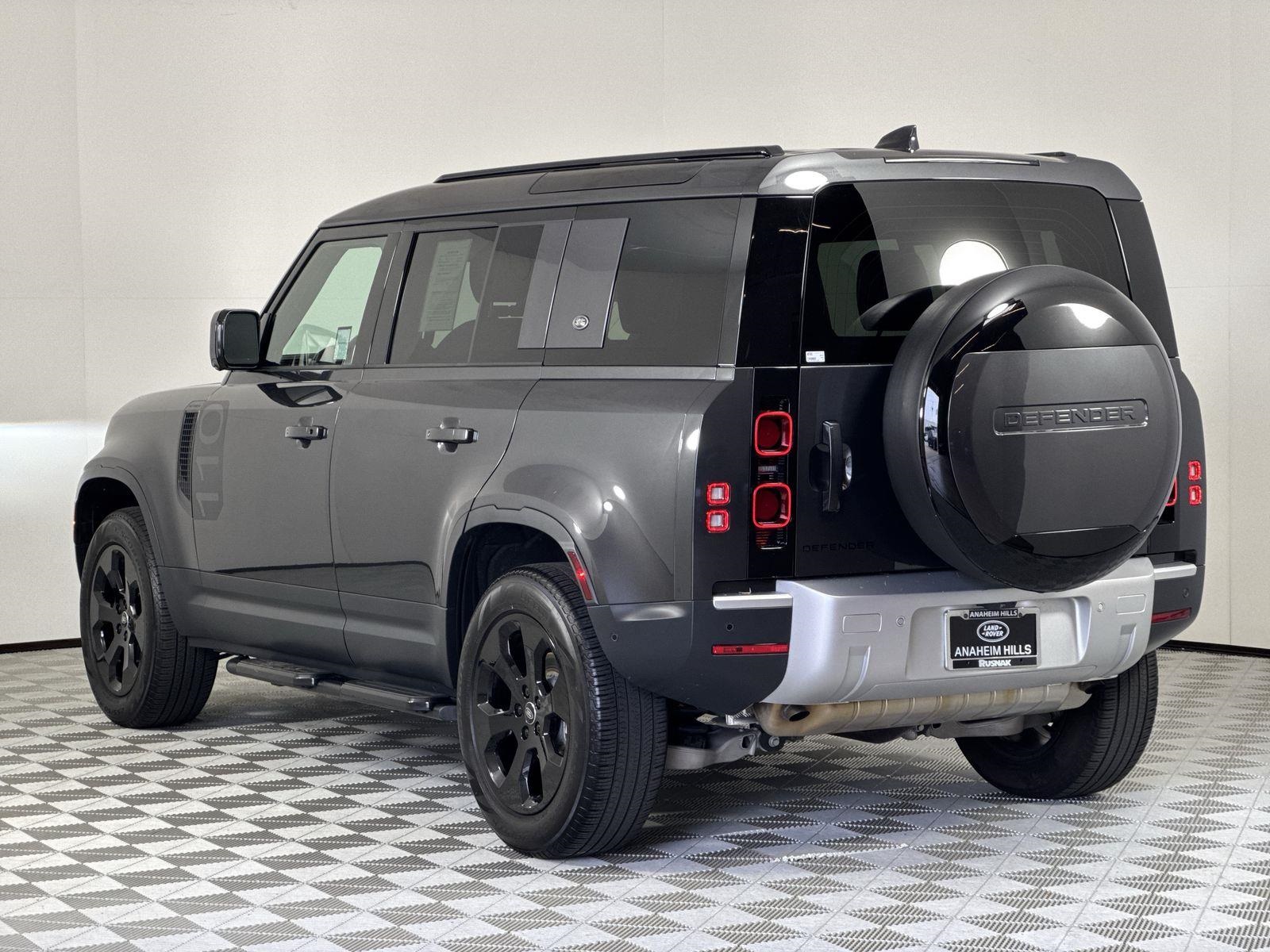 2024 Land Rover Defender 110 S photo 3