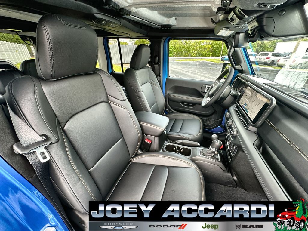 2025 Jeep Wrangler Sahara photo 24