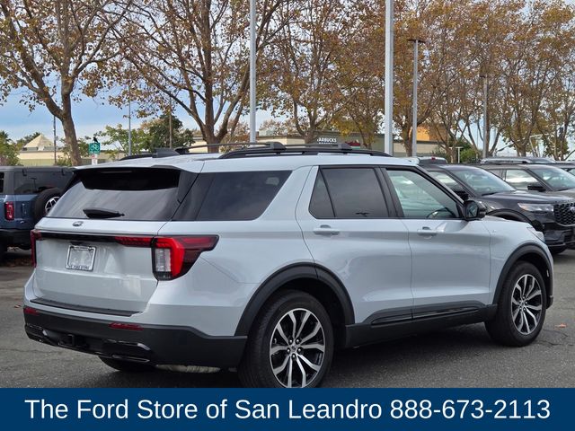 2026 Ford Explorer ST-Line photo 4