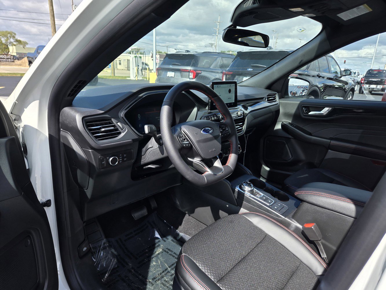 2025 Ford Escape ST-Line photo 2