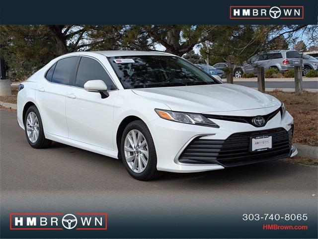 2022 Toyota Camry LE's photo