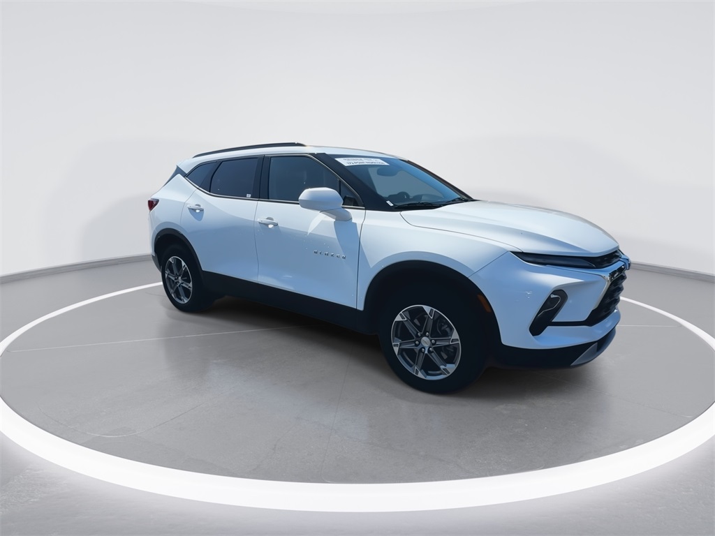 2023 Chevrolet Blazer 2LT photo 2