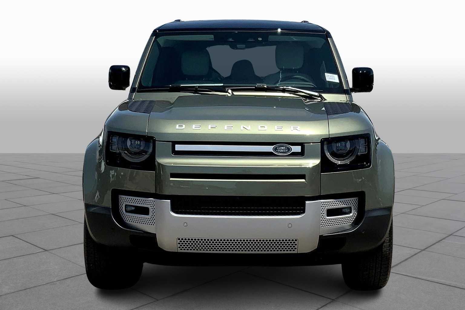 2025 Land Rover Defender 110 S photo 3