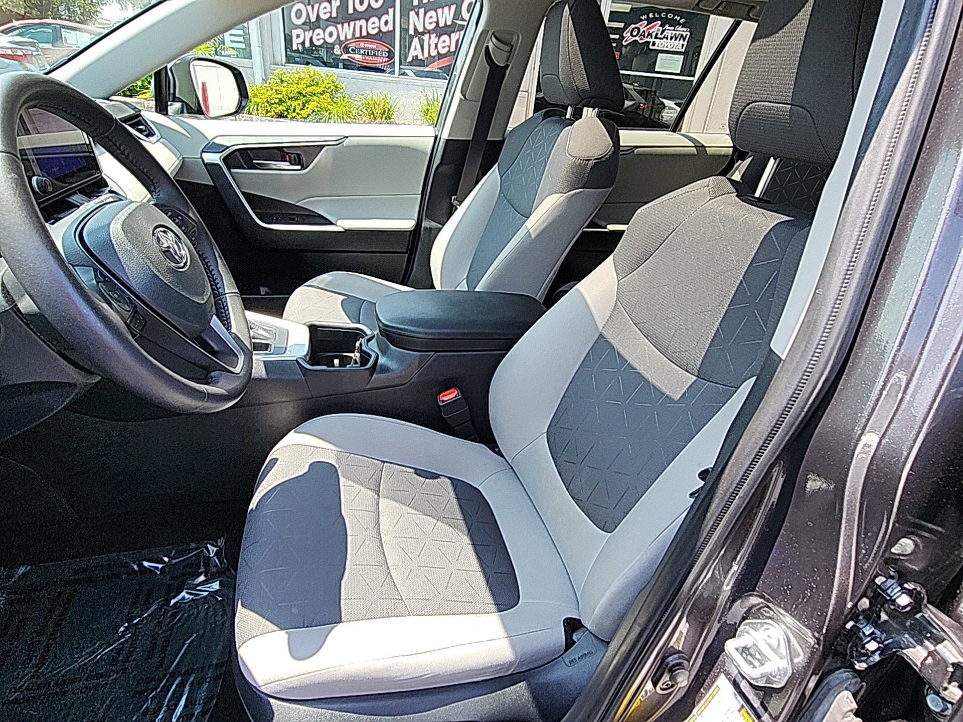 2024 Toyota RAV4 XLE photo 19