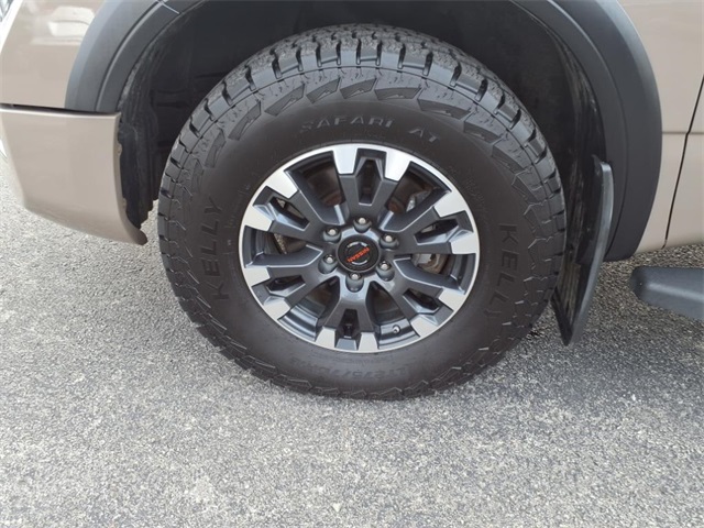 2021 Nissan Titan Crew Cab PRO-4X photo 9