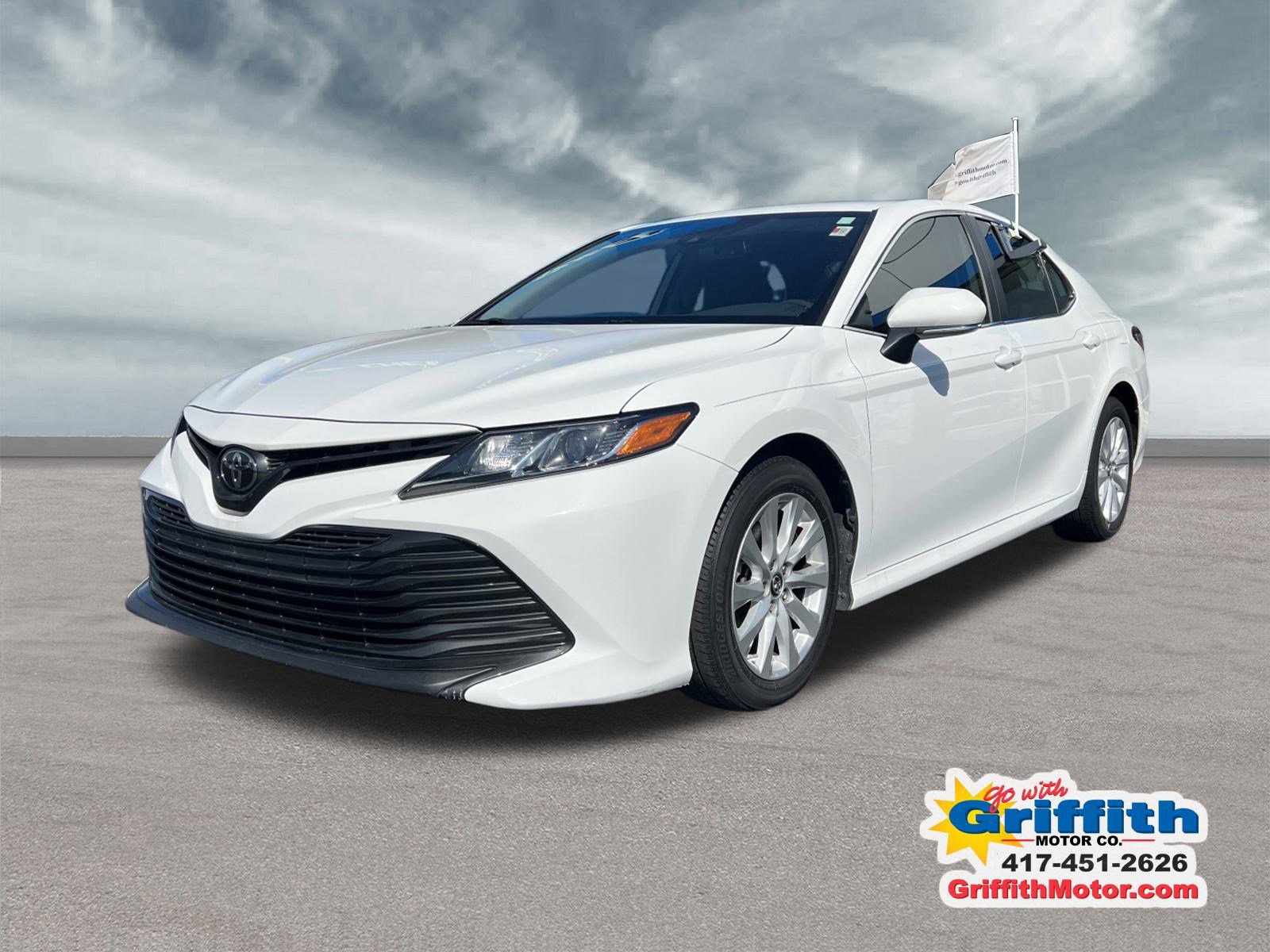 2019 Toyota Camry LE photo 3