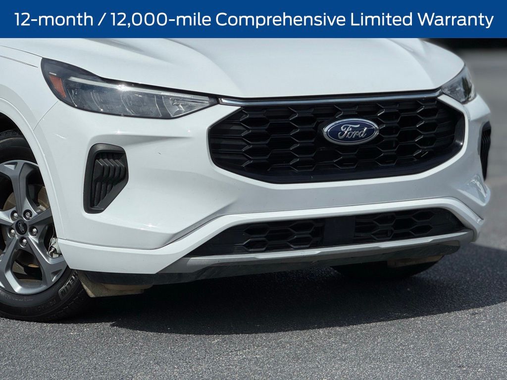 2023 Ford Escape ST-Line photo 2