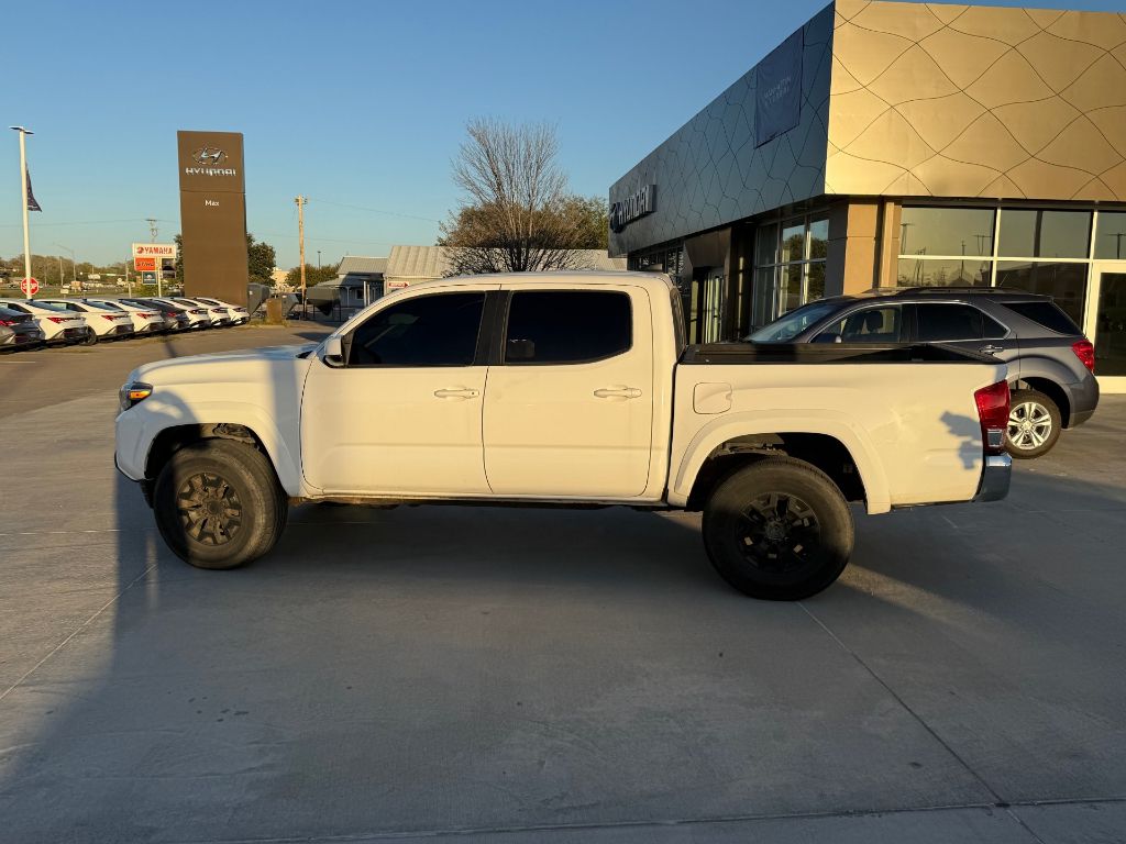 2017 Toyota Tacoma SR5 photo 2