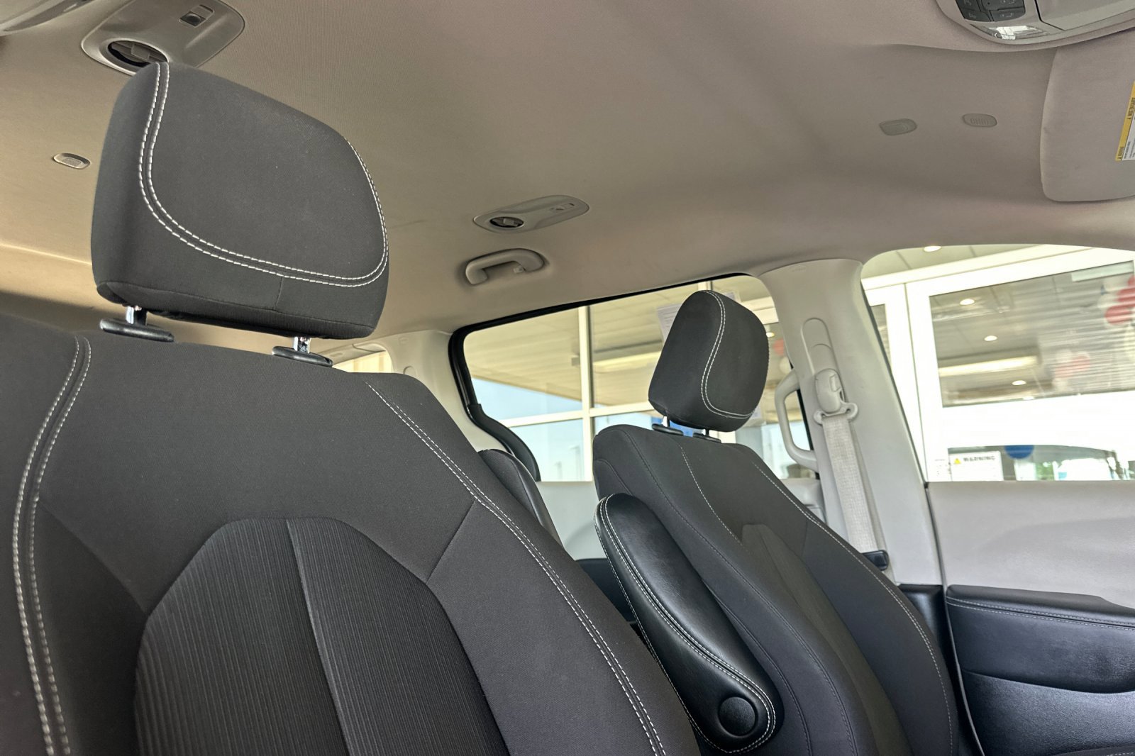 2023 Chrysler Pacifica LX photo 14