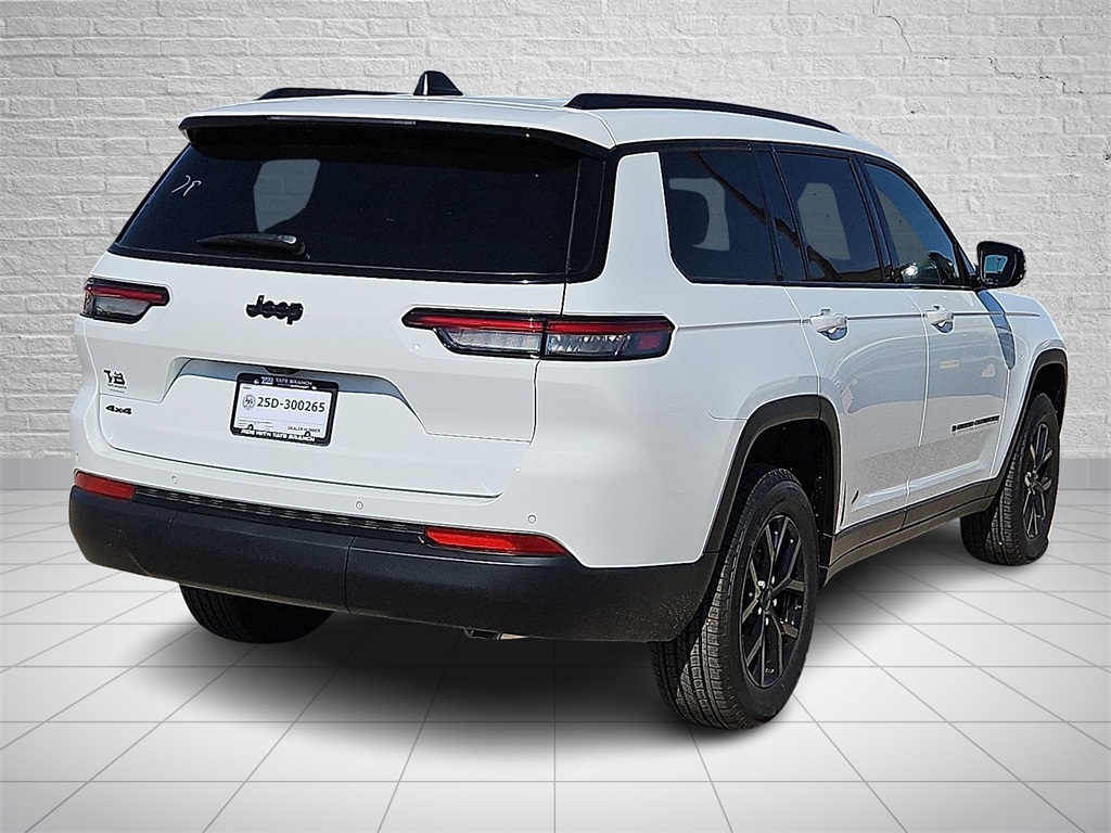 2025 Jeep Grand Cherokee Altitude photo 4