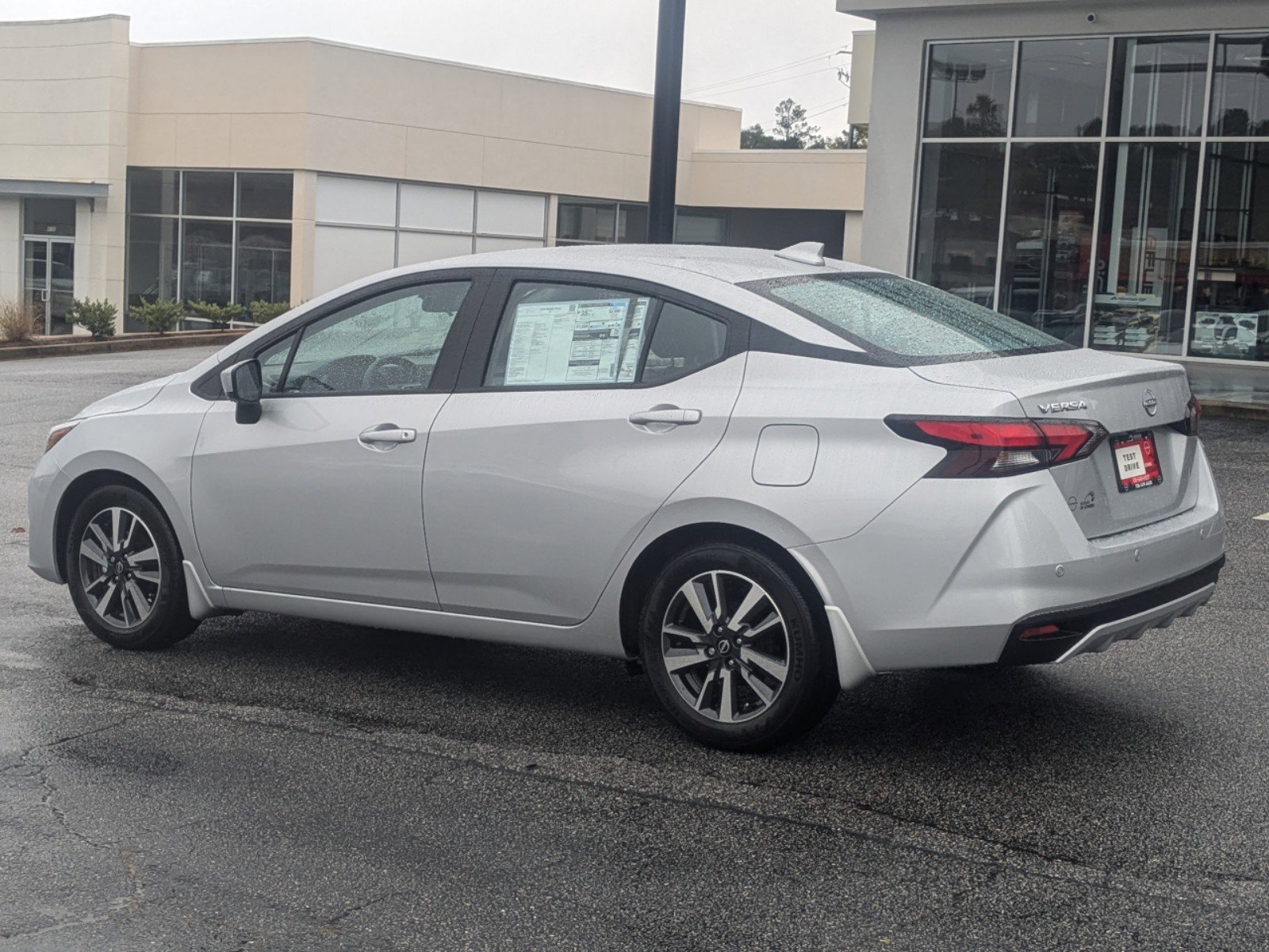 2025 Nissan Versa 1.6 SV photo 3