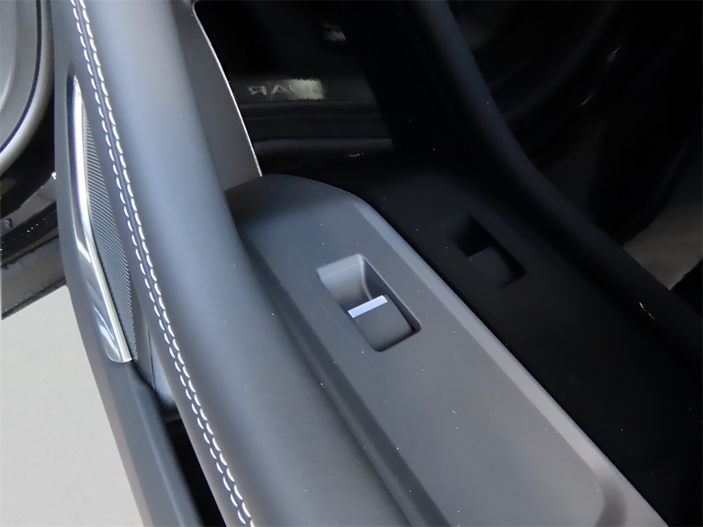 2024 Jaguar I-PACE HSE photo 13